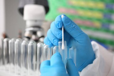 Adli tıp uzmanı ceza yı yürütüyor