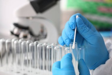 Adli tıp uzmanı ceza yı yürütüyor