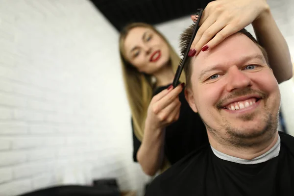 Hairdresser Combing Male Hair in Beauty Salon — Stock Photo, Image