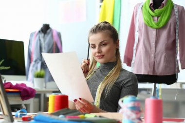 Giyim Süreci Trendy Dikiş Konsepti Oluşturma