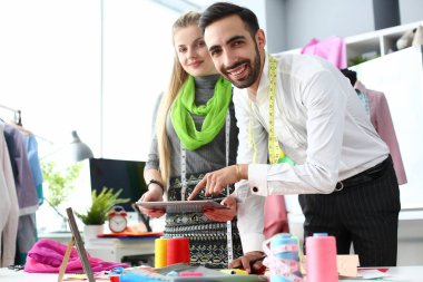 Modern Tasarım Teknolojisi Dikiş Terzilik Konsepti