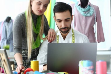 Elbise Terzilik İş Bilgisayar Teknolojisi