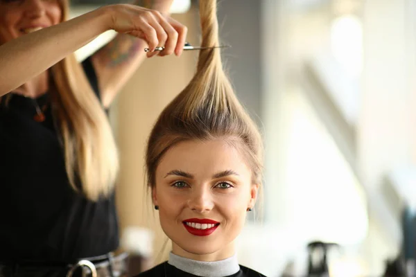 Hairdresser Holding Scissors on Smiling Woman Hair — Stock Photo, Image