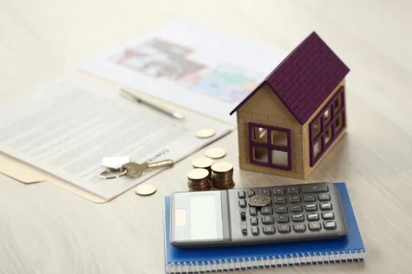 Home Key Fastighetsförmedling lån försäljning koncept — Stockfoto