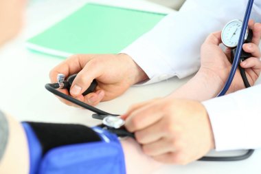 Tonometretutan uzman eller