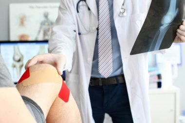 hasta doktor yardım