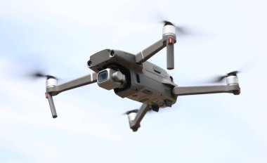 Quadrocopter gökyüzü closeup arka planda sinek