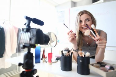 Güzellik Vlogger Kayıt Kozmetik Tanıtımı