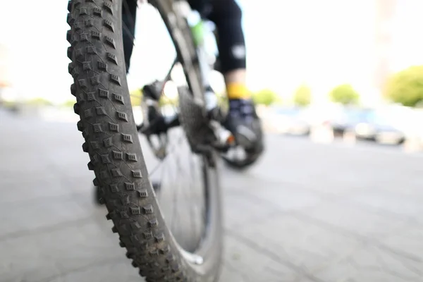 Fahrrad Mann Hintergrund. Sportgeräte. — Stockfoto