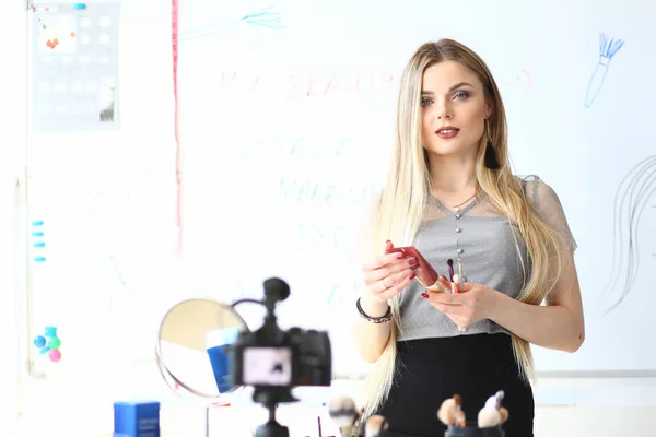 Femmina Persona Video Blogger Streaming Consigli di bellezza — Foto Stock