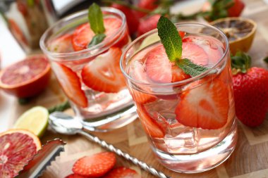 Çilek yumruk ev kokteyl closeup yapılan