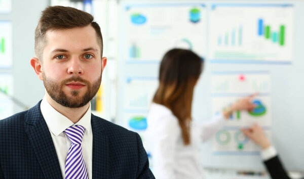 Умный менеджер в офисе
