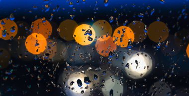 Gece şehrinin bulanık arka planı