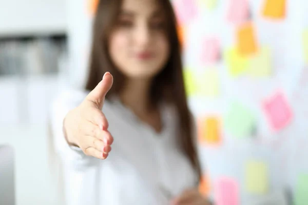 Zakelijke handshaking in office — Stockfoto