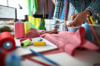 Makaslı çalışkan terzi