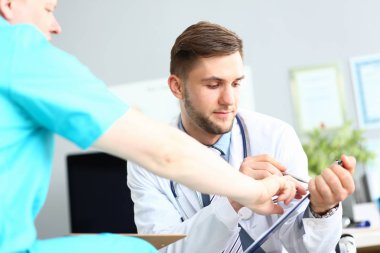 İyi klinik arkadaşları.