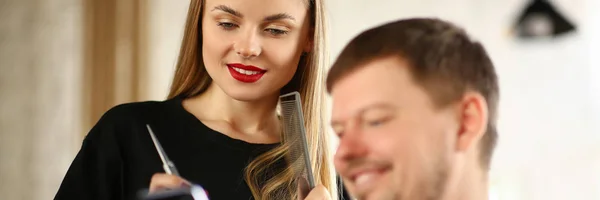 Male barber shop client showing master — Stock Photo, Image