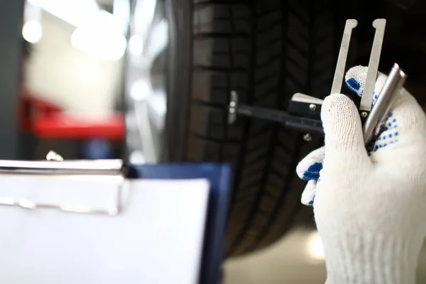 Automechanische mannelijke handen — Stockfoto