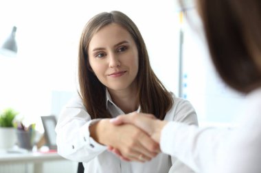 Arkadaş canlısı şirket tokalaşması