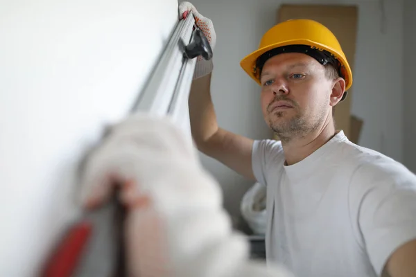 Male inspector in protective gloves hold building — Stock Photo, Image