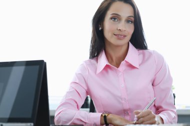 Masada modern dizüstü bilgisayar aygıtı