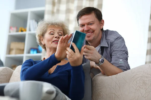 Gezellige sfeer in de woonkamer — Stockfoto