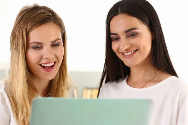 Two cute females staring at screen of computer — Stock Photo, Image