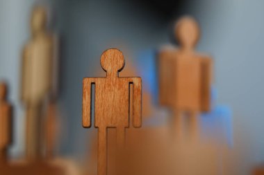 Yakın plan, tahta adam düz figür, politik kukla