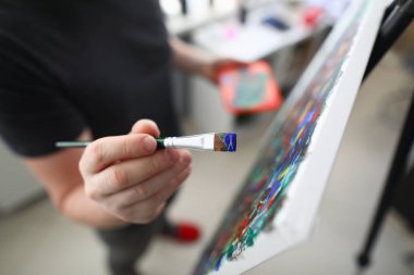 Evde profesyonel ressam var.