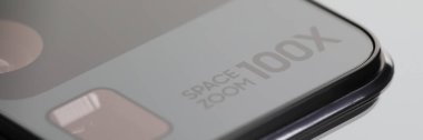 Samsung Galaksisi 'nin 20 ultra kamerası 100 x modül yakın çekim.