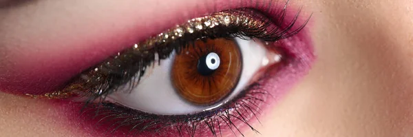 Maquillaje de moda brillante — Foto de Stock