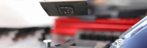 Detalles de primer plano chip en un dispositivo electrónico — Foto de Stock