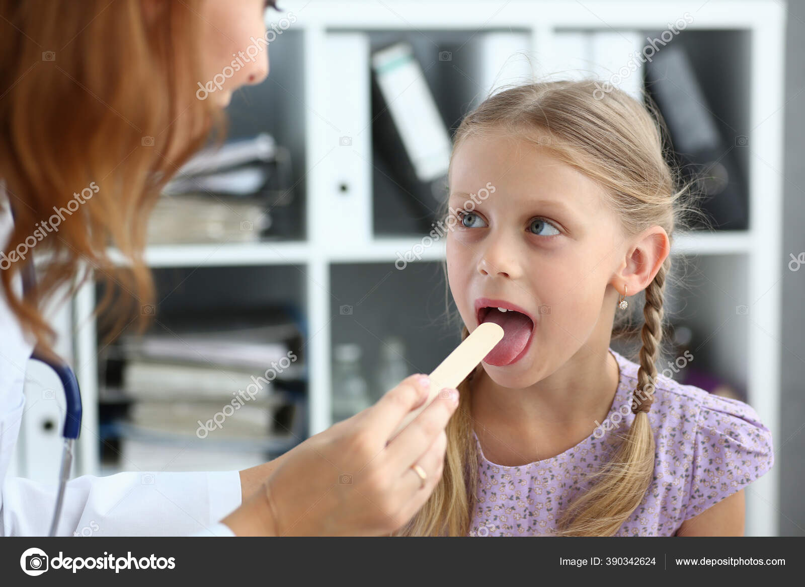 Kid having throat examination with tongue depressor in hospital — Stock