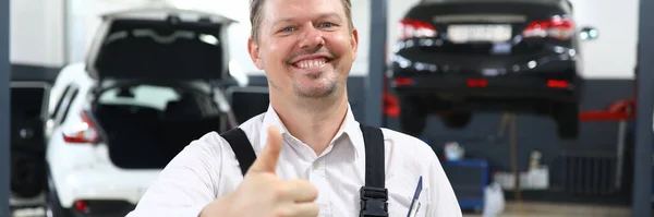 Cheerful man ensure in good job — Stock Photo, Image