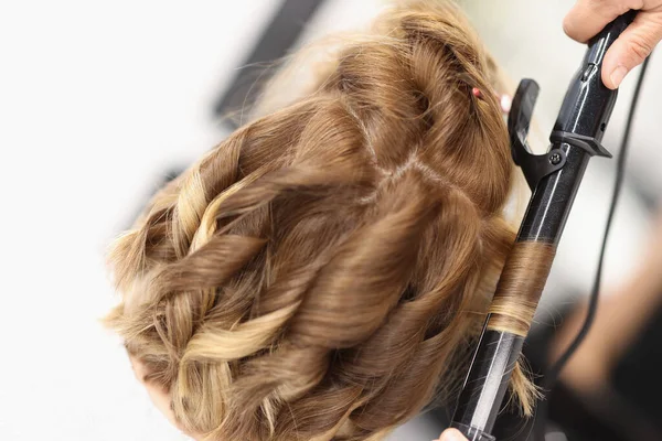 Hair curlers make curls on womens hair. — Stock Photo, Image