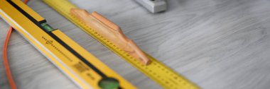 İş için sarı metal aracı