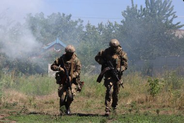 Donezk bölgesi, Ukrayna - Temmuz 2018: Donbass'ta Ato bölgesinde 
