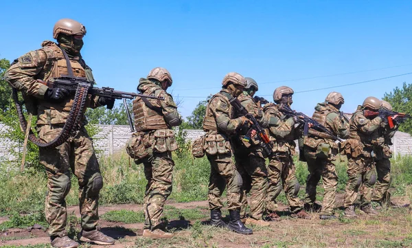 Donezk bölgesi, Ukrayna - Temmuz 2018: Donbass'ta Ato bölgesinde 