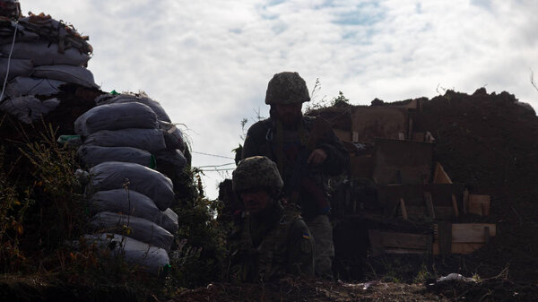 Донбасс, Донецкая область / Украина - 20 сентября 2019 года: Солдаты украинской армии во франшизе на Донбассе, Восточная Украина. 