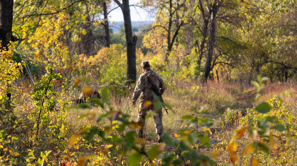 Донбасс, Донецкая область / Украина - 20 сентября 2019 года: Солдаты украинской армии во франшизе на Донбассе, Восточная Украина. 