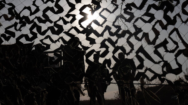 Донбасс, Донецкая область / Украина - 20 сентября 2019 года: Солдаты украинской армии во франшизе на Донбассе, Восточная Украина. 