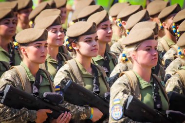 Kyiv, Ukrayna - 24 Ağustos 2018: Kyiv, Ukrayna 'nın bağımsızlığının 27. yıldönümünde 24 Ağustos' ta bir askeri geçit törenine ev sahipliği yapıyor. 