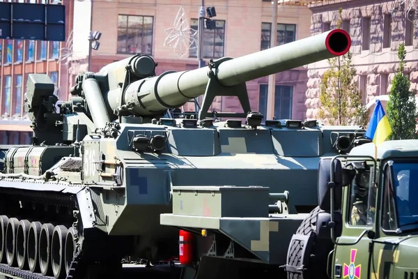 Kyiv, Ukrayna - 24 Ağustos 2018: Kyiv, Ukrayna 'nın bağımsızlığının 27. yıldönümünde 24 Ağustos' ta bir askeri geçit törenine ev sahipliği yapıyor. 