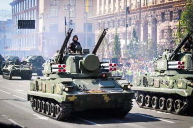 Kyiv, Ukrayna - 24 Ağustos 2018: Kyiv, Ukrayna 'nın bağımsızlığının 27. yıldönümünde 24 Ağustos' ta bir askeri geçit törenine ev sahipliği yapıyor. 