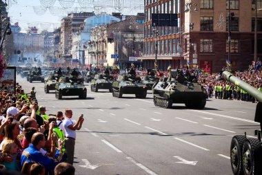 Kyiv, Ukrayna - 24 Ağustos 2018: Kyiv, Ukrayna 'nın bağımsızlığının 27. yıldönümünde 24 Ağustos' ta bir askeri geçit törenine ev sahipliği yapıyor. 