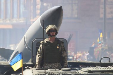 Kyiv, Ukrayna - 24 Ağustos 2018: Kyiv, Ukrayna 'nın bağımsızlığının 27. yıldönümünde 24 Ağustos' ta bir askeri geçit törenine ev sahipliği yapıyor. 