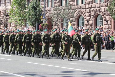 Kyiv, Ukrayna - 24 Ağustos 2018: Kyiv, Ukrayna 'nın bağımsızlığının 27. yıldönümünde 24 Ağustos' ta bir askeri geçit törenine ev sahipliği yapıyor. 