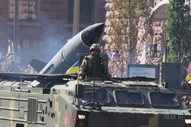 Kyiv, Ukrayna - 24 Ağustos 2018: Kyiv, Ukrayna 'nın bağımsızlığının 27. yıldönümünde 24 Ağustos' ta bir askeri geçit törenine ev sahipliği yapıyor. 