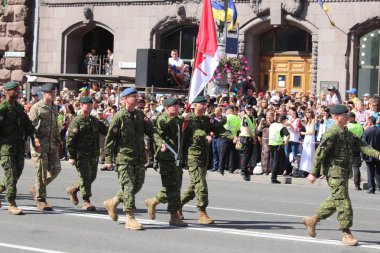 Kyiv, Ukrayna - 24 Ağustos 2018: Kyiv, Ukrayna 'nın bağımsızlığının 27. yıldönümünde 24 Ağustos' ta bir askeri geçit törenine ev sahipliği yapıyor. 