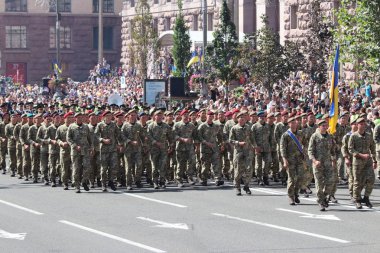 Kyiv, Ukrayna - 24 Ağustos 2018: Kyiv, Ukrayna 'nın bağımsızlığının 27. yıldönümünde 24 Ağustos' ta bir askeri geçit törenine ev sahipliği yapıyor. 